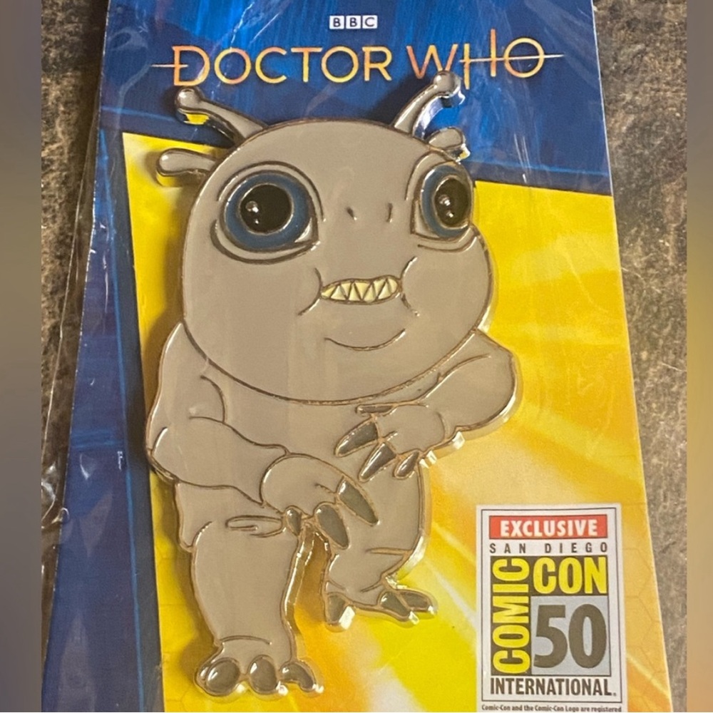 DOCTOW WHO collector pin PTING NEW IN PACKAGE